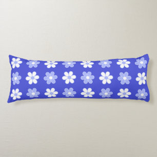 Coussins Longs Fleurs bleu ciel et blanches sur oreiller corps bl