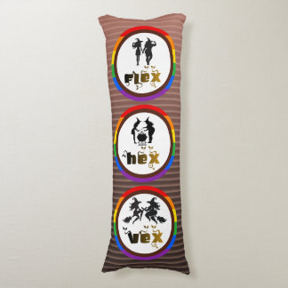 Coussins Longs Flex. Hex. Vex. Sorcières LGBTQIA positives envers