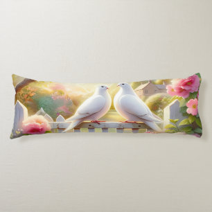 Coussins Longs Jardin de cottage aux colombes blanches