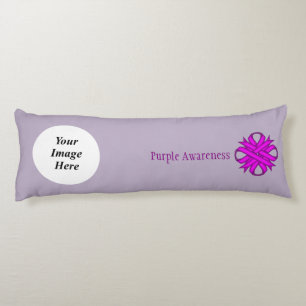Coussins Longs Ribbon Clover violet Modèle par Kenneth Yoncich