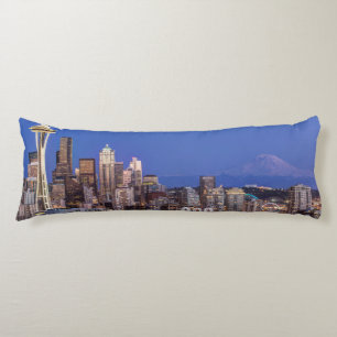 Coussins Longs Seattle, centre-ville et mont Rainier au crépuscul