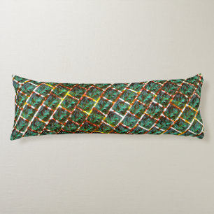 Coussins Longs Sous la grille sale et rouillée