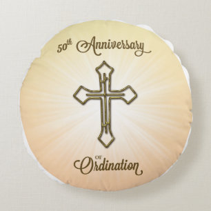 Coussins Ronds 50e anniversaire de l'ordination, Croix d'or sur l