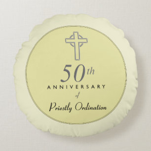 Coussins Ronds 50e anniversaire du prêtre avec croix embossée