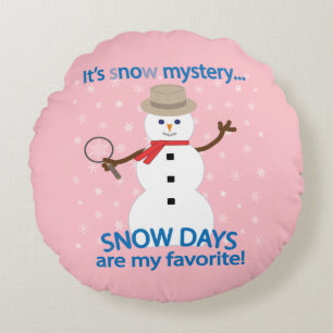 Coussins Ronds C'est NOw Mystery Detective Snowman Pink