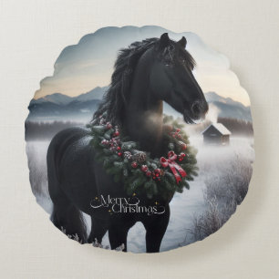 Coussins Ronds Cheval noir dans la neige avec couronne de Noël