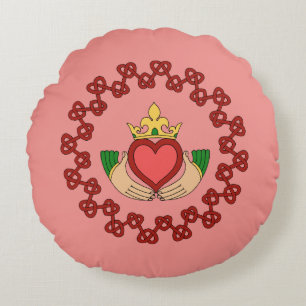Coussins Ronds Claddagh et Red Knotwork sur rose