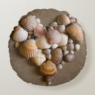 Coussins Ronds Coeur de Valentine fait avec des coquilles