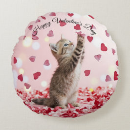 Coussins Ronds Cute Kitten Catching Valentine Heart Petals