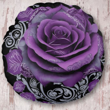 Élégant rose en velours entouré d'un motif tribal