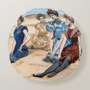 Coussins Ronds Filles de Gibson sur la plage, 1900