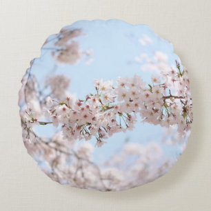 Coussins Ronds Fleur de cerisier blanc sous ciel bleu clair en m