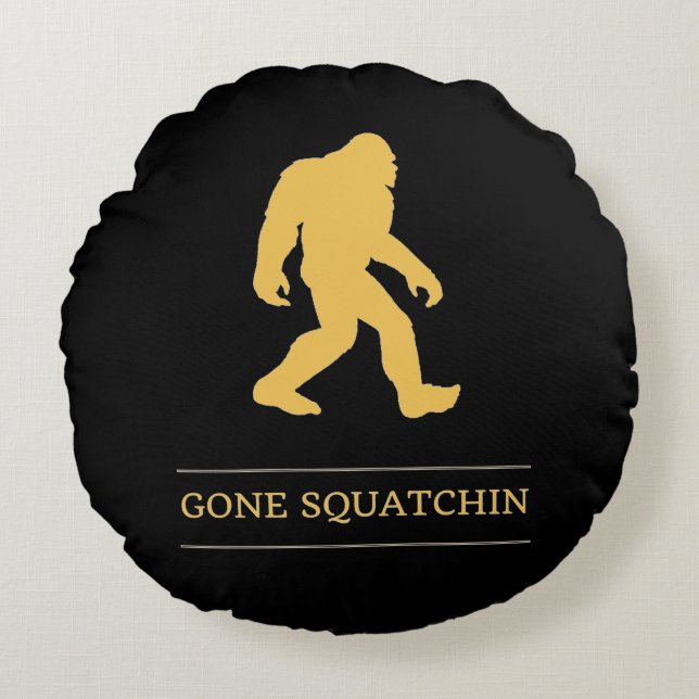 Coussins Ronds Grand Squatchin allé par pied drôle Sasquatch (Devant)
