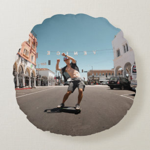 Coussins Ronds Homme jouant au skateboard