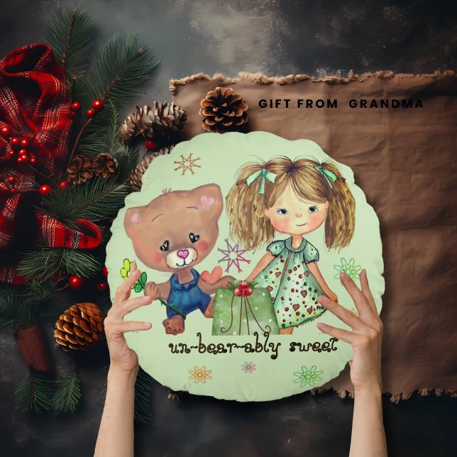 Coussins Ronds Insupportable douce fille et ours en peluche (Unbearably Sweet Girl and Teddy Bear Round Pillow)