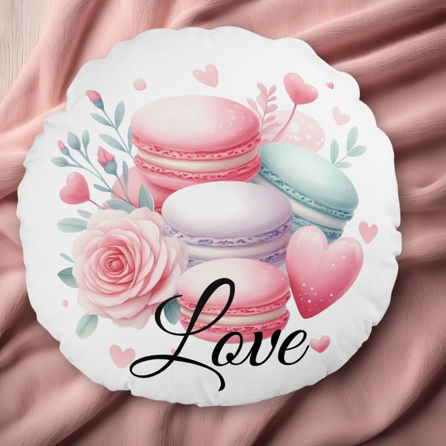 Coussins Ronds Joli Macaron et Cœurs Rose et Blanc Amour  (Cute Pink Macarons and Hearts Love Round Throw Pillow)