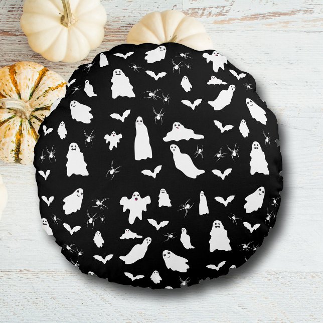 Coussins Ronds Motif d'Halloween, chauves-souris et araignées (Cute Ghost, Bats & Spiders Halloween Pattern Round Pillow)