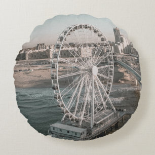 COUSSINS RONDS ROUE DE FERRIS BLANC PRÈS DE L'EAU