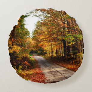 Coussins Ronds Sentier boisé avec feuillage d'automne