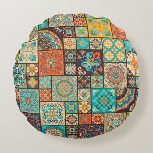 Coussins Ronds Un motif en tuiles arabes et islamiques.