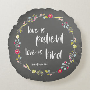 Coussins Ronds Verset biblique : L'amour est patient, l'amour est