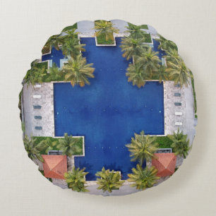 Coussins Ronds Vue aérienne de la piscine entourée de palmiers