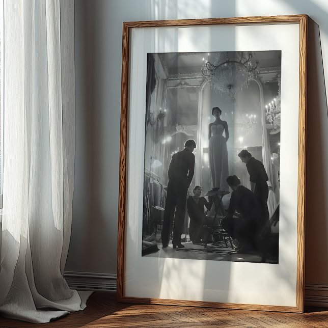 Couture Creation: Eine dramatische Atelierszene Poster (Von Creator hochgeladen)