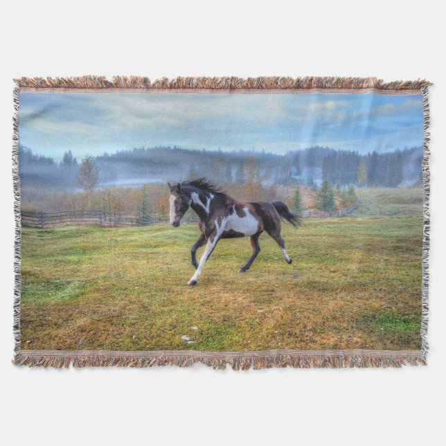 Couverture Courir Pinto Paint Horse & Misty Morning sur Ranch (Devant)