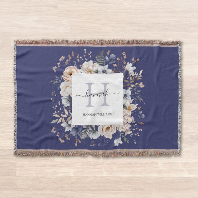 Couverture Elegant Monogram Pretty Beige Blue Flowers Floral (In situ)
