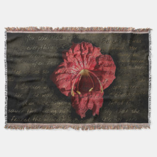 Couverture Fleur rouge sur texte grunge