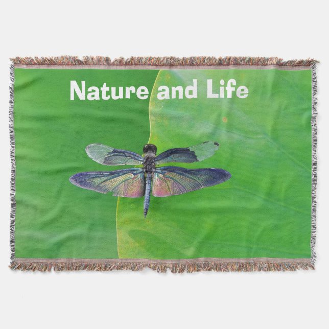 Couverture La nature verte et la libellule de vie (Devant)