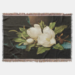 Couverture Magnolias géant sur un tissu de velours bleu par M