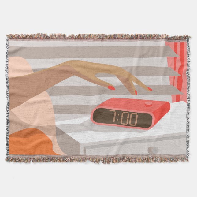 Couverture Main des femmes poussant le bouton snooze du révei (Devant)