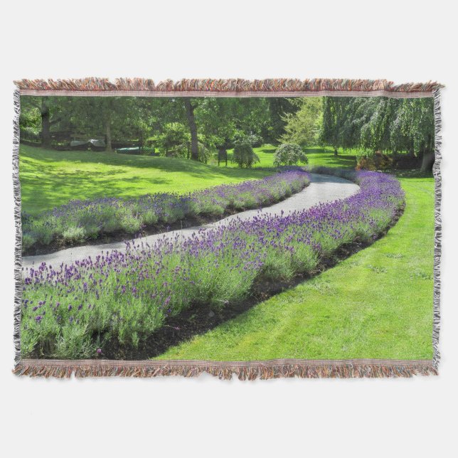 Couverture Merveilleuse promenade de jardin bordée de lavande (Devant)
