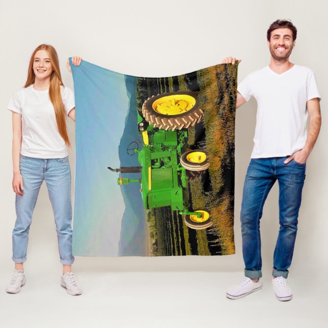 Couverture Polaire 1962 Grand Tracteur vert Cosy Fleece Blanket (En situation)