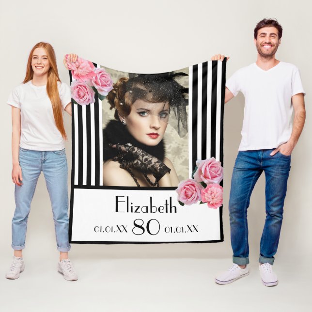 Couverture Polaire 80e anniversaire noir blanc rayures rose photo (En situation)