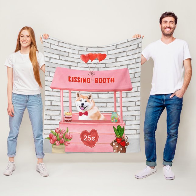 Couverture Polaire Akita Chien Valentine's Day Kissing Booth (En situation)