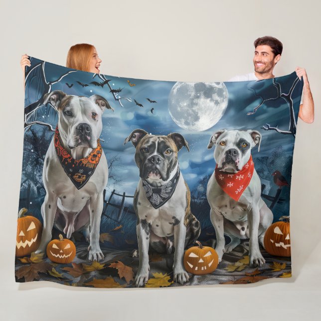 Couverture Polaire American Staffordshire Halloween Éffrayant (En situation)