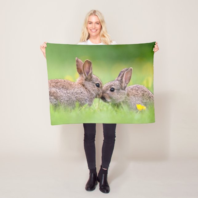 Couverture Polaire Animaux de bébés cutest | Bunny Kiss (En situation)