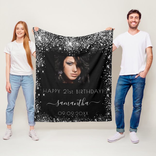 Couverture Polaire Anniversaire noir photo personnalisée argent nom d (En situation)