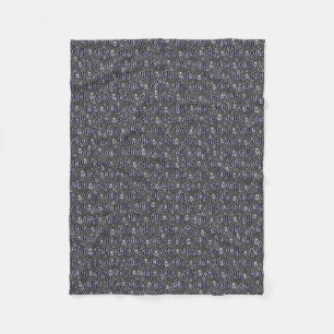 Couverture Polaire Arrosage sur métal gris bleu