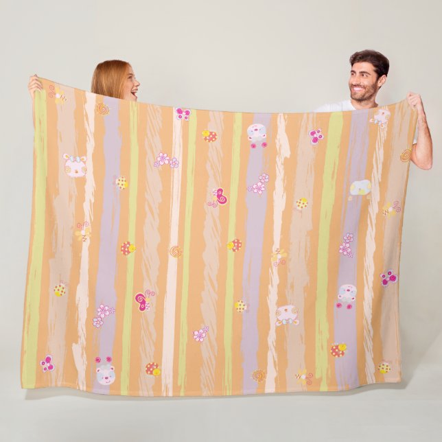 Couverture Polaire Baby Blanket – Whimsical Nature Parade Pastel  (En situation)