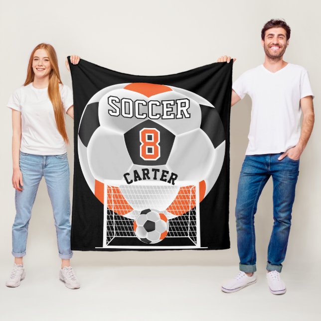 Couverture Polaire Balle de football - orange, blanc et noir (En situation)