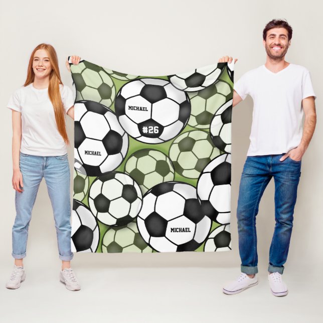 Couverture Polaire Ballons de soccer noir & blanc Boy's Kids Nom Numé (En situation)
