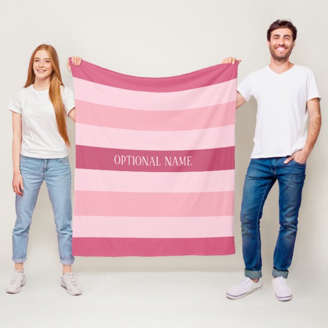 Couverture Polaire Bandes roses avec nom facultatif personnalisé (En situation)
