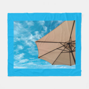 Couverture Polaire Beach party blues soleil océan parapluie pop coule