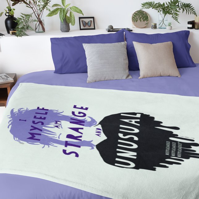 Couverture Polaire Beetlejuice | Lydia "Strange and Unusual" Graphic (Blanket on top of bed)