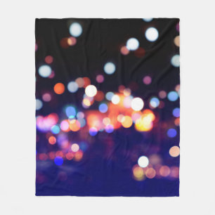 Couverture Polaire Belle nuit de ville bokeh lumière, abstrait blur d