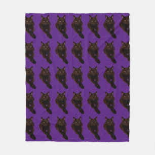 Couverture Polaire Belle photo de chat noir découpée sur violet foncé