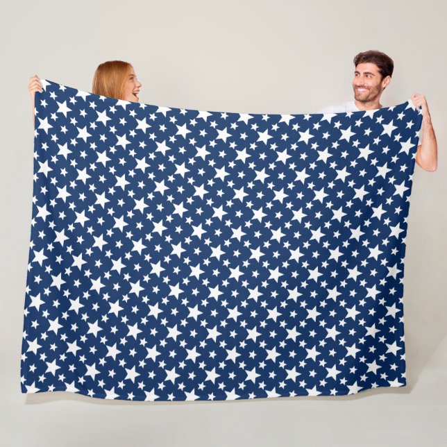 Couverture Polaire Bleu Marine Avec Étoiles Blanches (En situation)